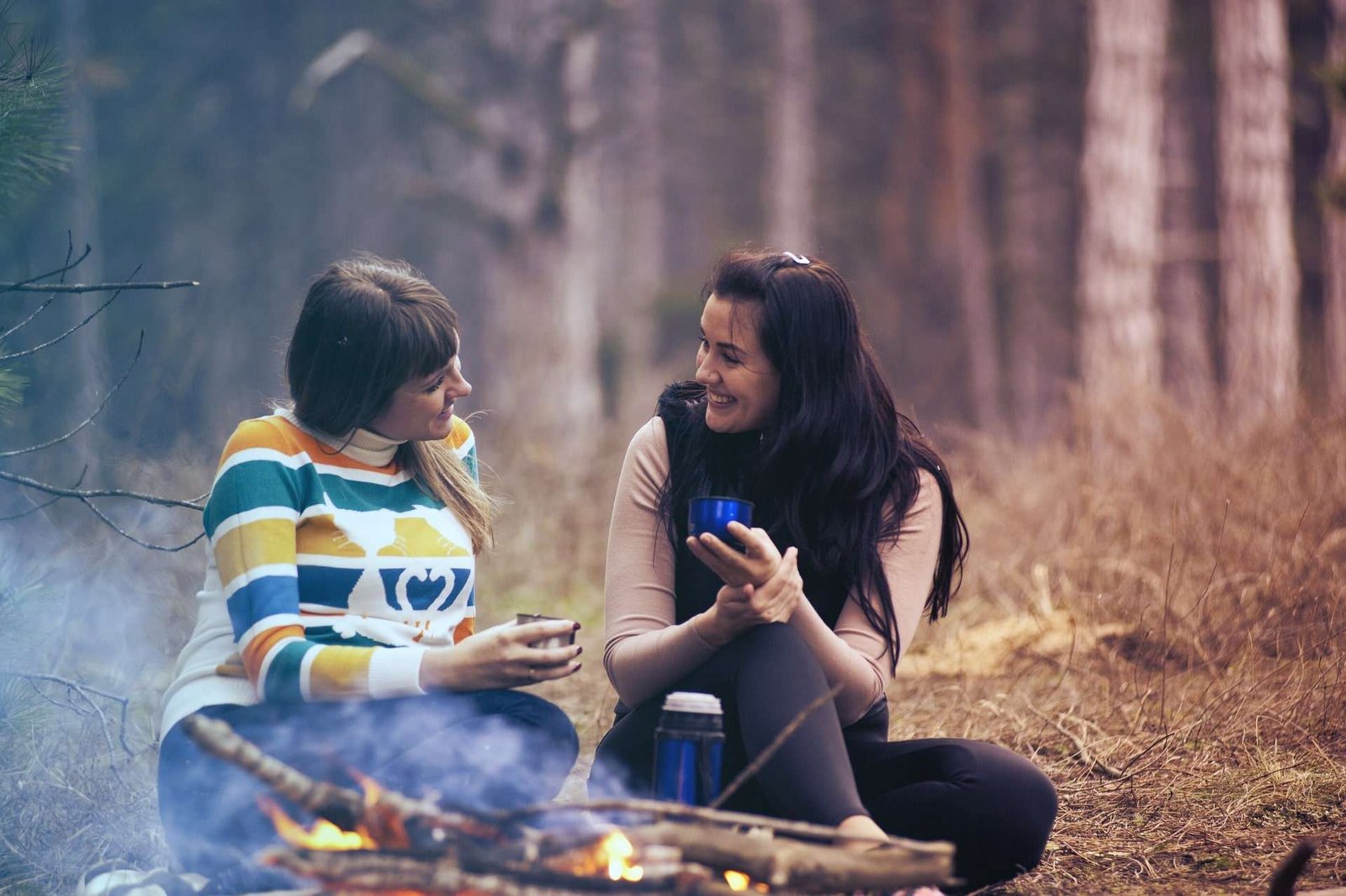Two women talking - how to have a good conversation
