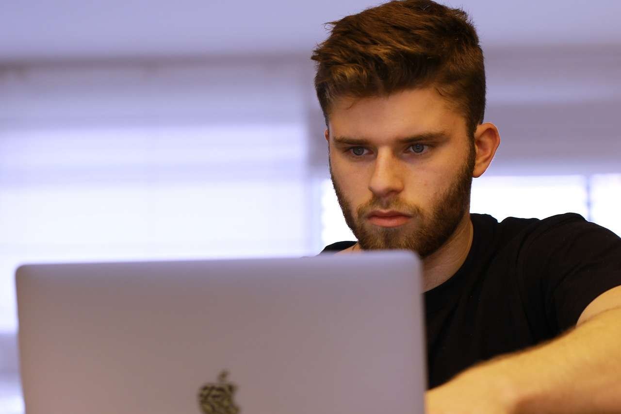leveraging technology to make friends in college as an introvert